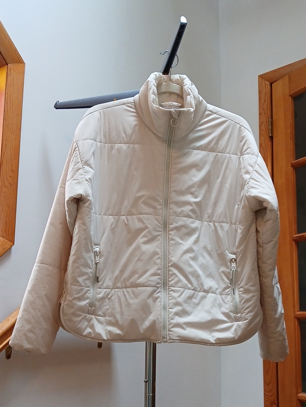 Vuori Canyon Insulated Jacket In Bone